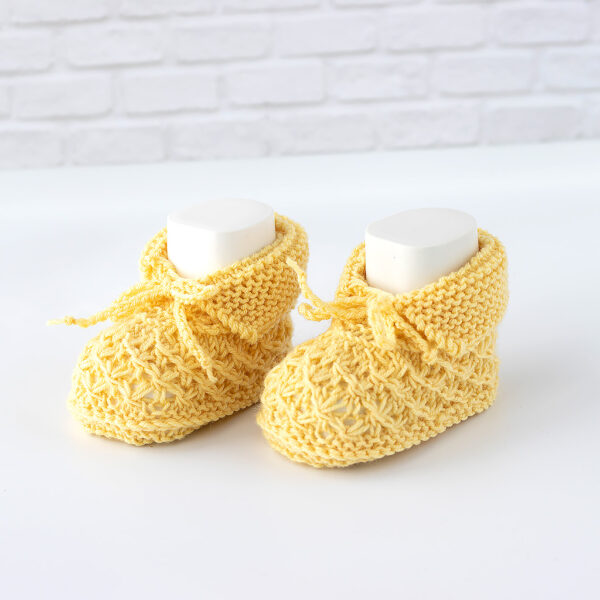 Babyschuhe gestrickt gelb