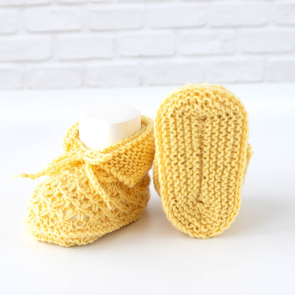 Babyschuhe gestrickt gelb