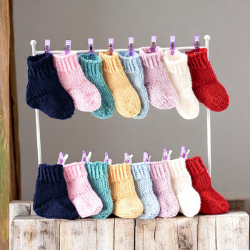 Puppensocken aus Wolle in acht verschiedenen Farben