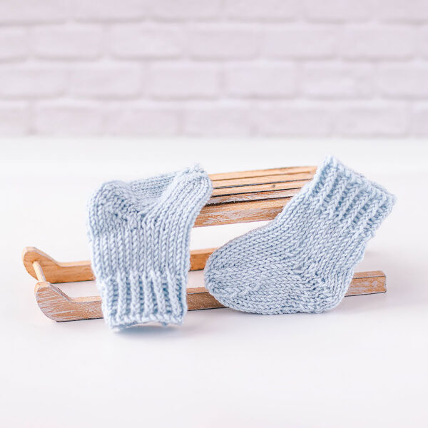 Puppensocken aus Wolle in hellblau