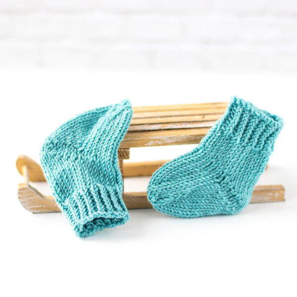 Puppensocken aus Wolle in seegrün