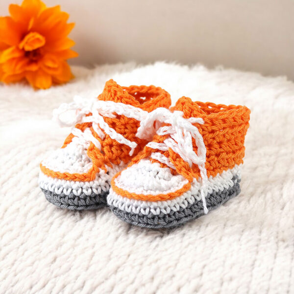 Puppenturnschuhe aus Baumwolle in orange-weiß