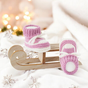 Babyturnschuhe in altrosa gestrickt aus Merinowolle