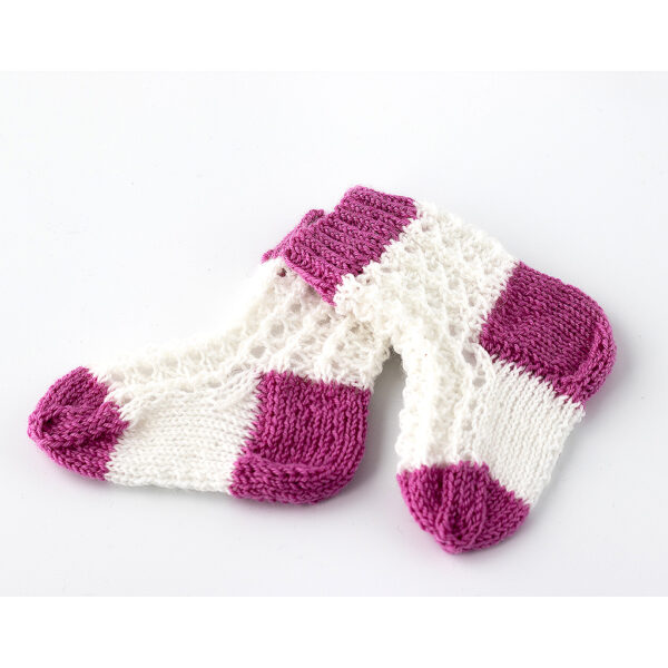 Babysocken mit Lochmuster