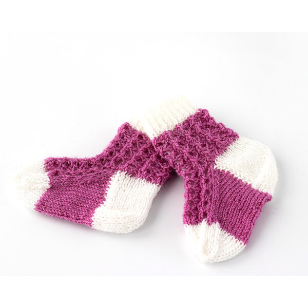 Babysocken mit Lochmuster