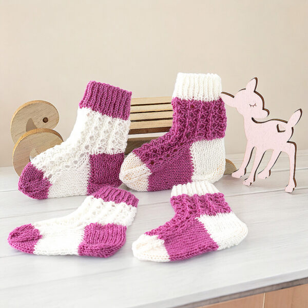 Babysocken mit Lochmuster