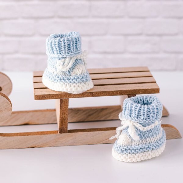 Puppenturnschuhe gestrickt aus Wolle in Blau