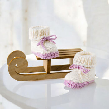 Babyschuhe weiß flieder gestrickt