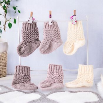 Babysocken in beige, sand und weiß mit Waffelmuster