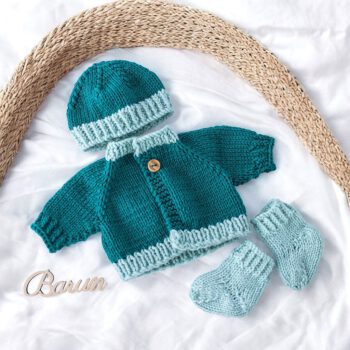Puppenset aus Merinowolle in petrol und hellblau mit Mütze, Jacke und Socken