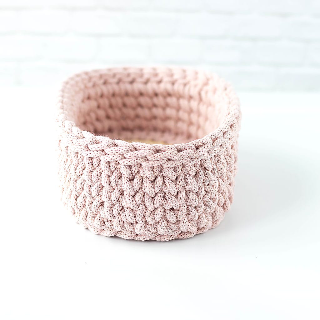 Korb in Rose, seitlich