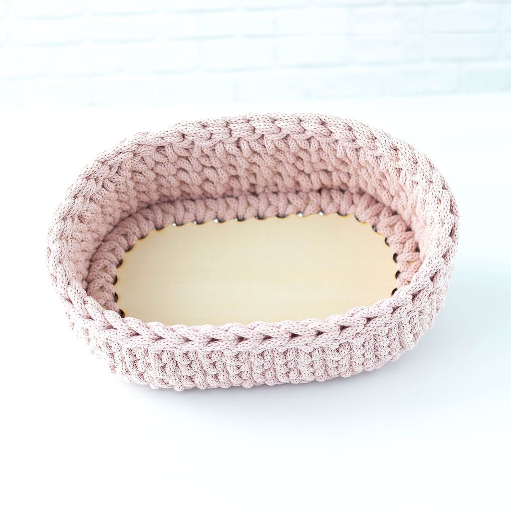 Korb in Rose mit Holzboden