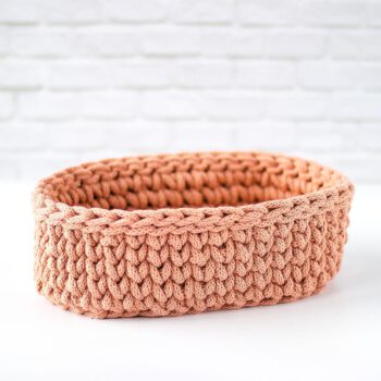 Korb mit Holzboden in aprikot