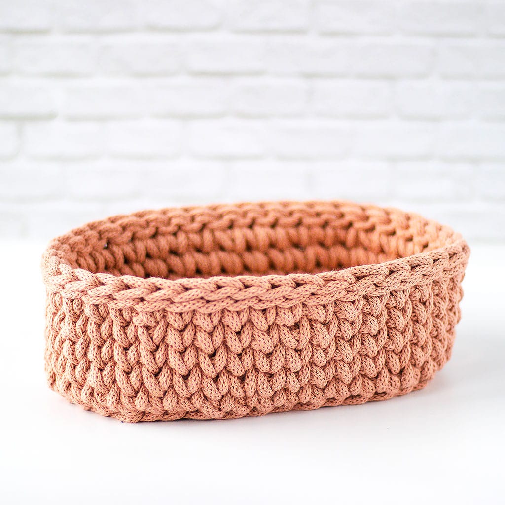 Korb mit Holzboden in aprikot